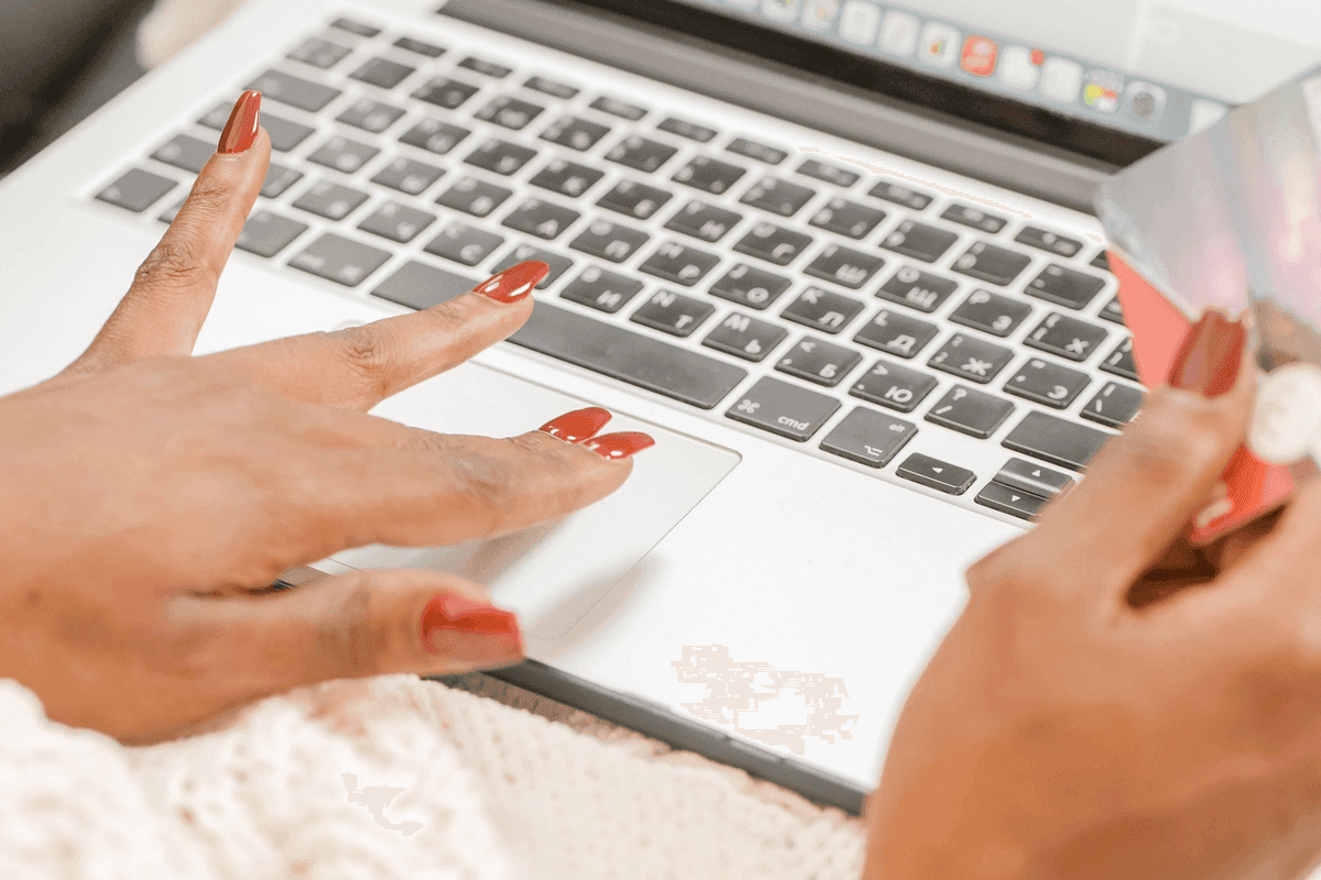 I will build a Shopify store that sells